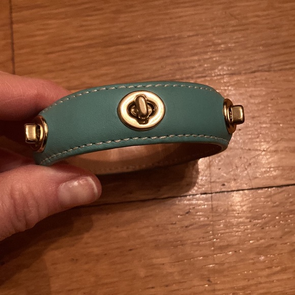Coach turquoise aqua leather cuff bracelet gold brass turn locks all around. - Picture 4 of 4